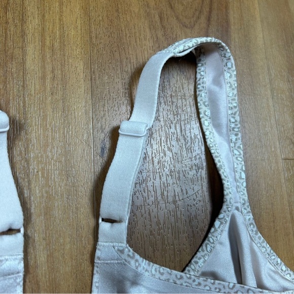 Olga women’s Cream lace Bra size:40C - Picture 3 of 8